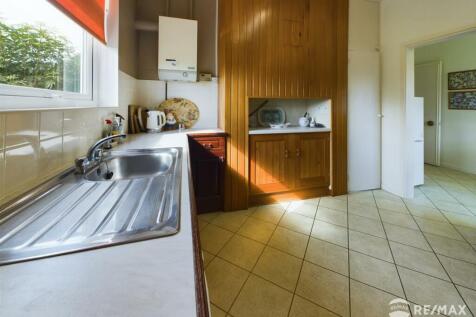 Kitchen (2).jpg