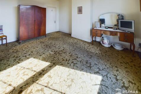 Bedroom 1.jpg