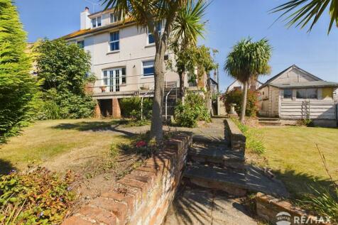 Rear Garden (4).jpg