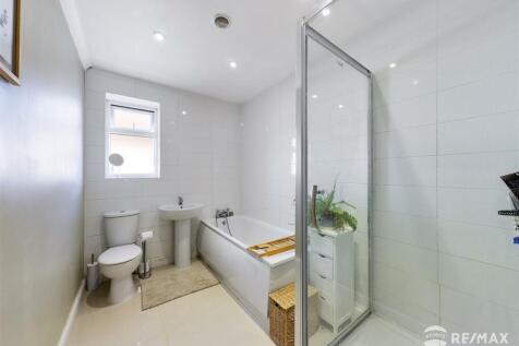 Family Bathroom.jpg