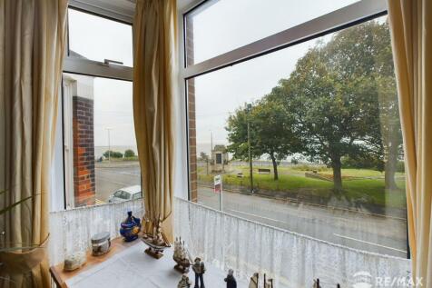 Bedroom Seaview.jpg