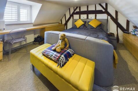 Bedroom 1.jpg