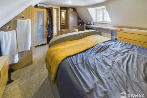 Bedroom 1 (3).jpg