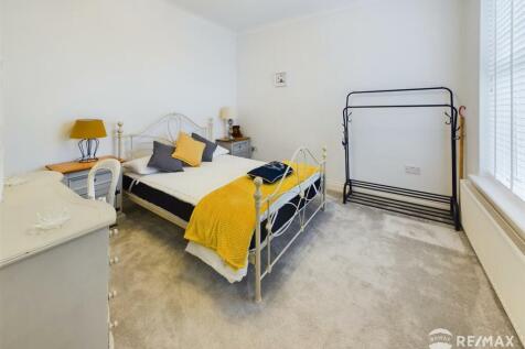 Bedroom 2 (2).jpg