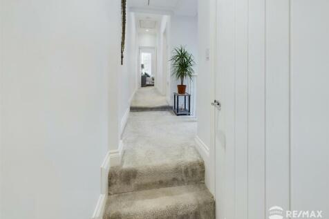 Upstairs Landing (2).jpg
