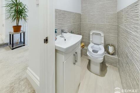 Upstairs WC.jpg