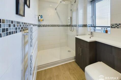 GF Shower Room (2).jpg