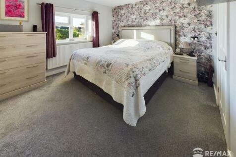 Bedroom 1.jpg