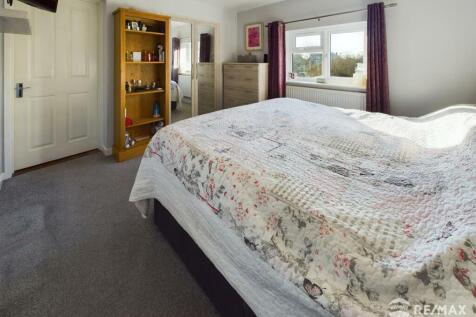 Bedroom 1 (2).jpg