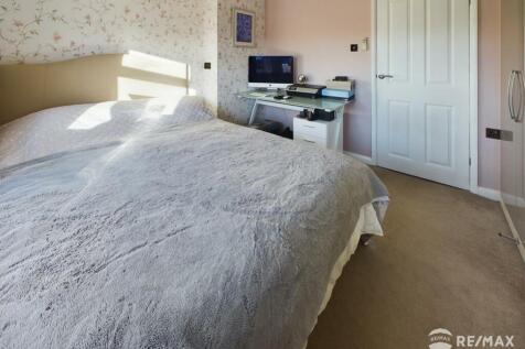 Bedroom 2 (2).jpg