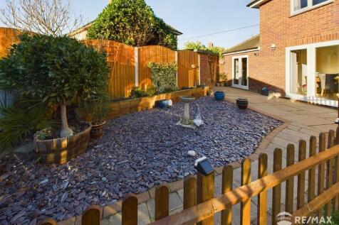 Rear Garden (2).jpg
