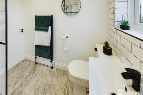 Bathroom (3).jpg