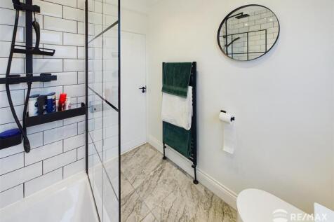 Bathroom (4).jpg