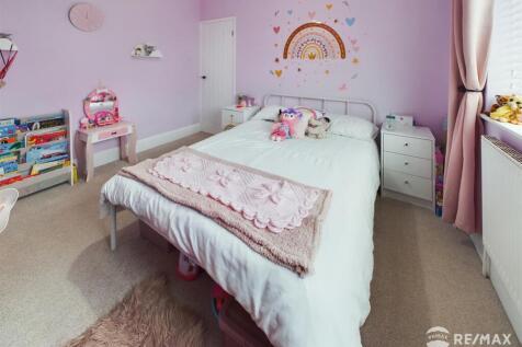 Bedroom 2 (2).jpg