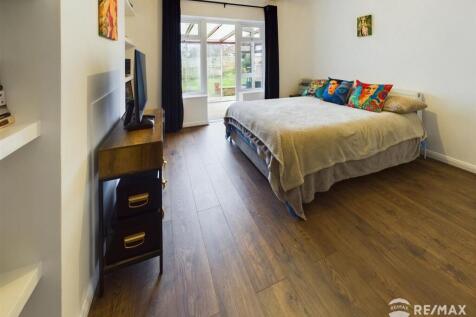 Bedroom .jpg