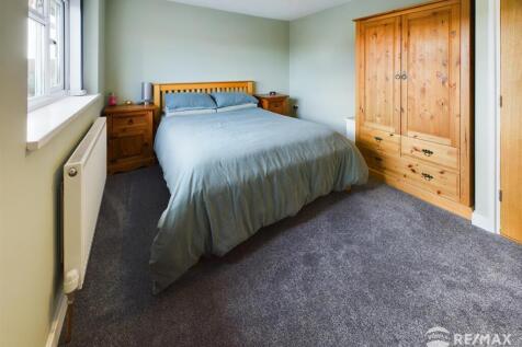 Bedroom 1.jpg