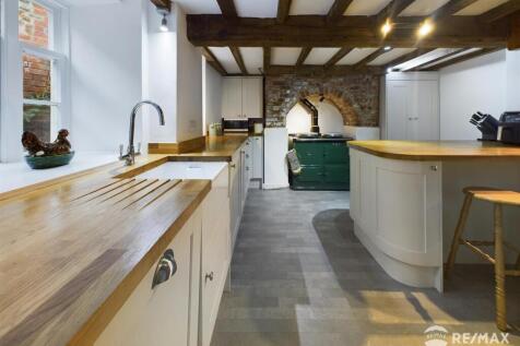 Kitchen (2).jpg