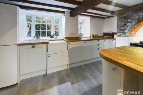 Kitchen (3).jpg