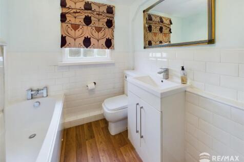en-suite 2 (2).jpg