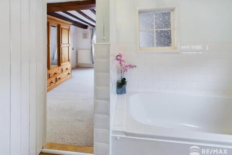 en-suite 2.jpg