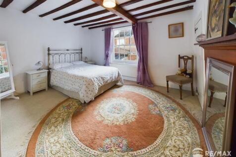 Bedroom 1.jpg