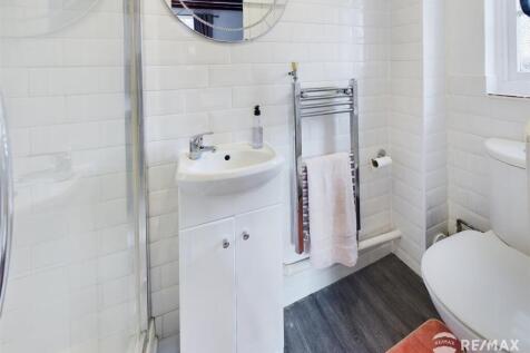 en-suite 1.jpg