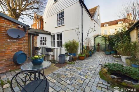 Courtyard (2).jpg