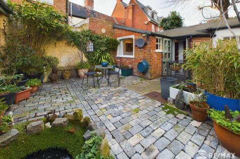 Courtyard (5).jpg