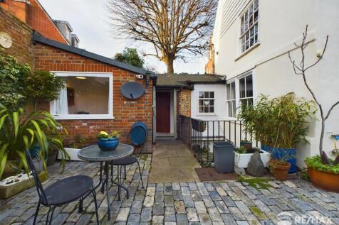 Courtyard (6).jpg