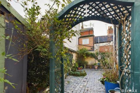 Courtyard (4).jpg