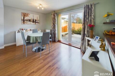 Dining Area.jpg