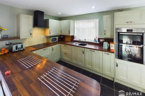 Kitchen (4).jpg