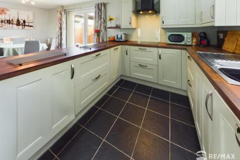 Kitchen (2).jpg