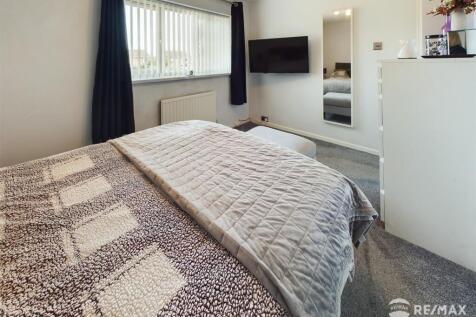 Bedroom 2 (2).jpg
