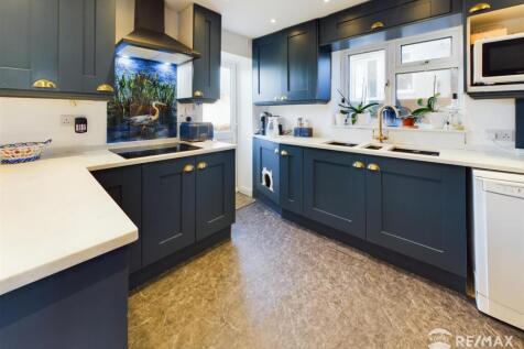 Kitchen (3).jpg