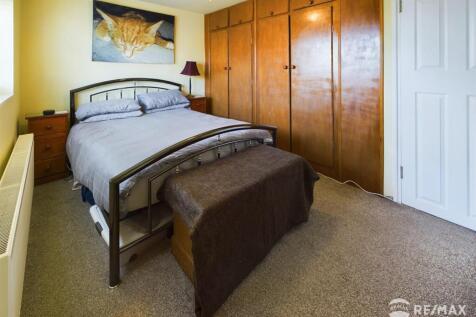 Bedroom 1 (2).jpg