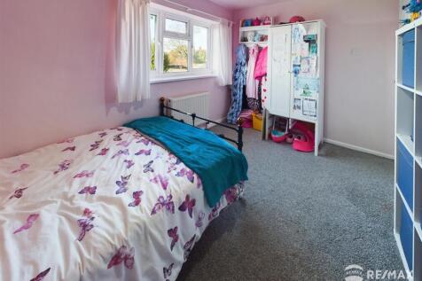 Bedroom 2 (2).jpg