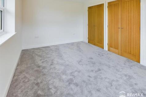 Bedroom 1 (2).jpg