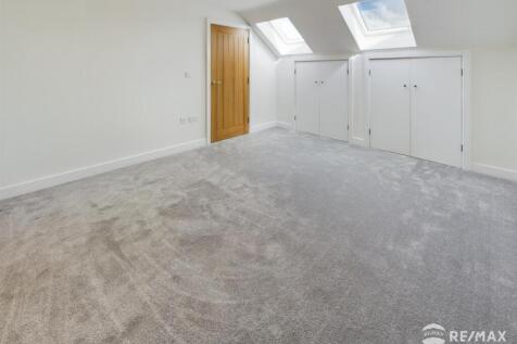 Bedroom 1 (2).jpg
