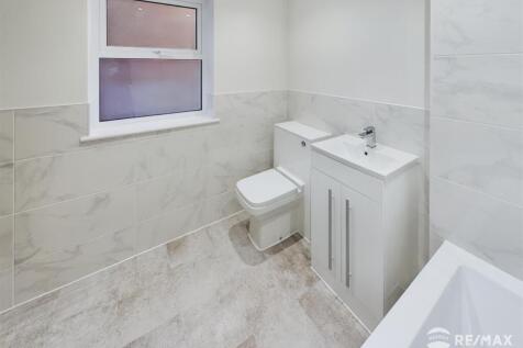 Bathroom (3).jpg