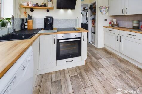 Kitchen 2.jpg