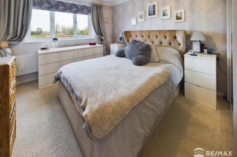 Bedroom 1.jpg