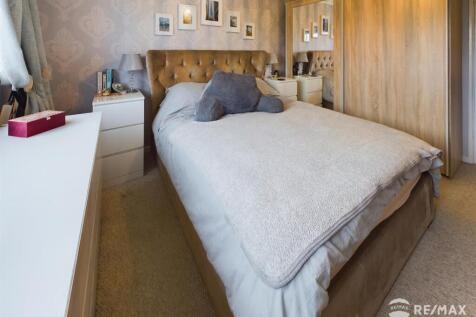 Bedroom 1 (2).jpg