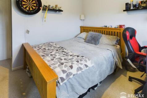 Bedroom 2 (2).jpg