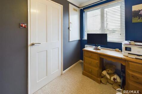 Bedroom 3 (2).jpg