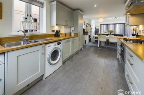 Kitchen (2).jpg