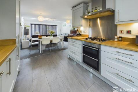 Kitchen (3).jpg
