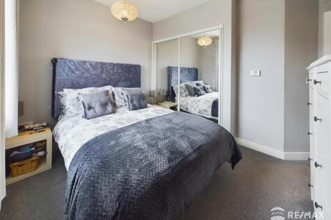 Bedroom 1.jpg