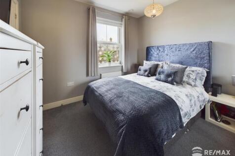 Bedroom 1 (2).jpg