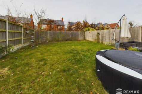 Rear Garden (2).jpg